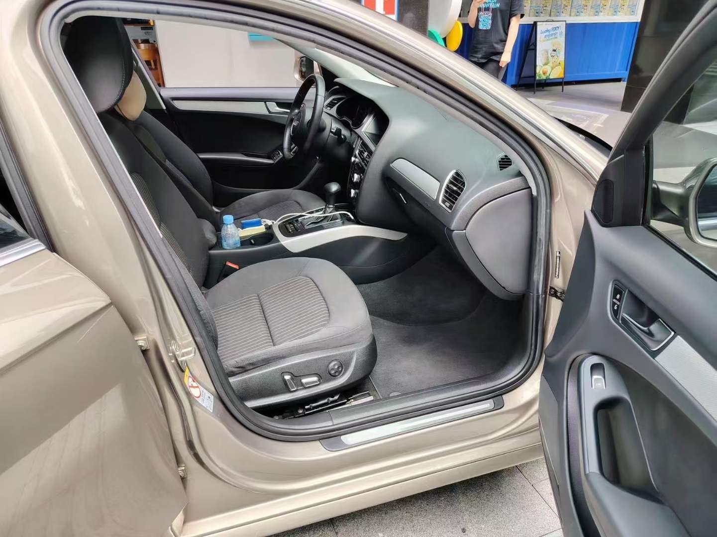 Audi A4L 2.0T Automatic Sunroof Standard Edition 6
