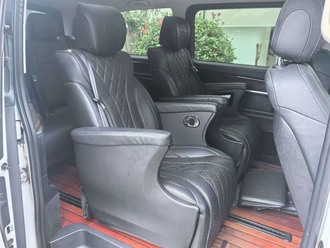 Mercedes-Benz V260 2.0T Leading Edition 6