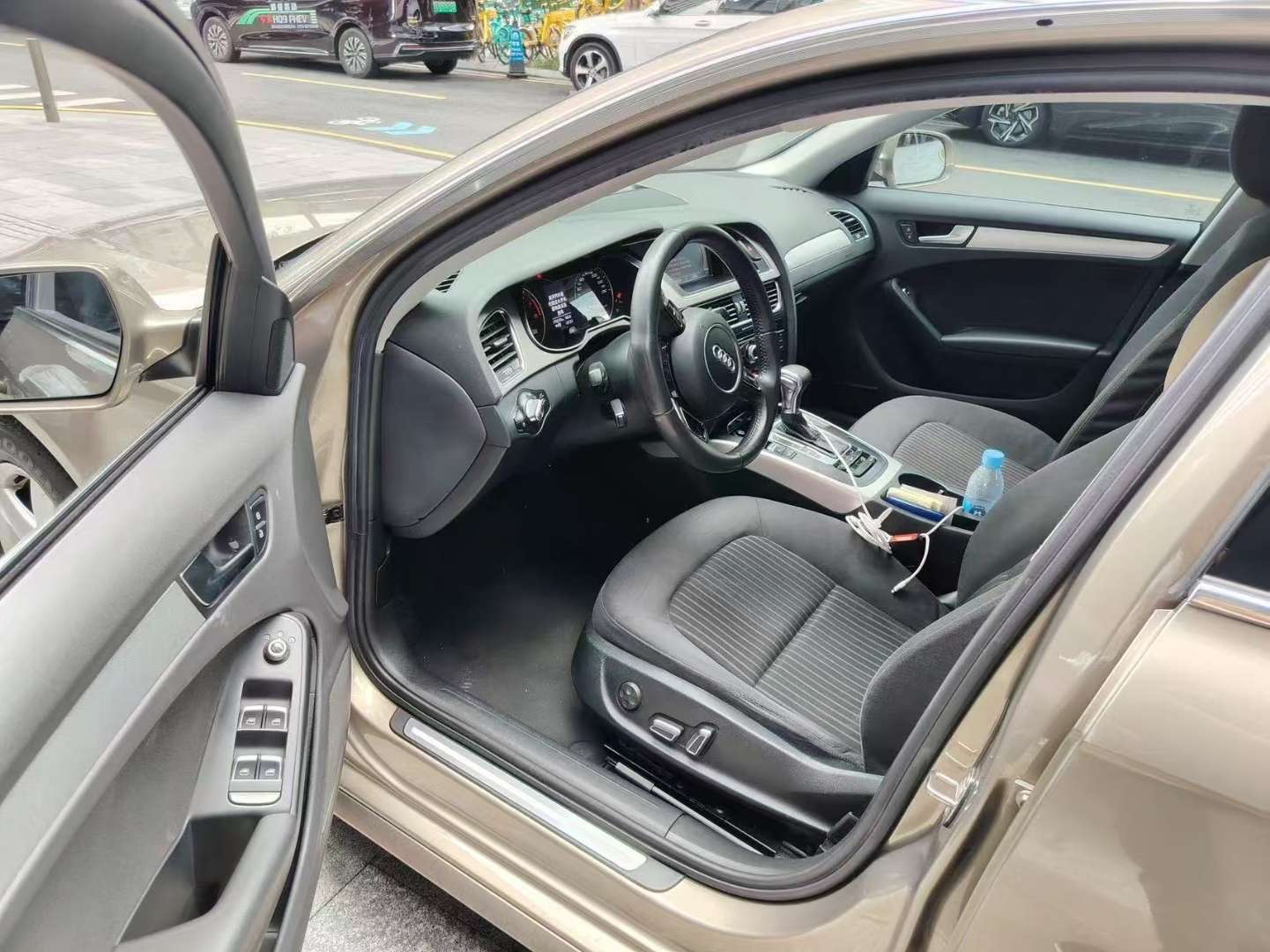 Audi A4L 2.0T Automatic Sunroof Standard Edition 5