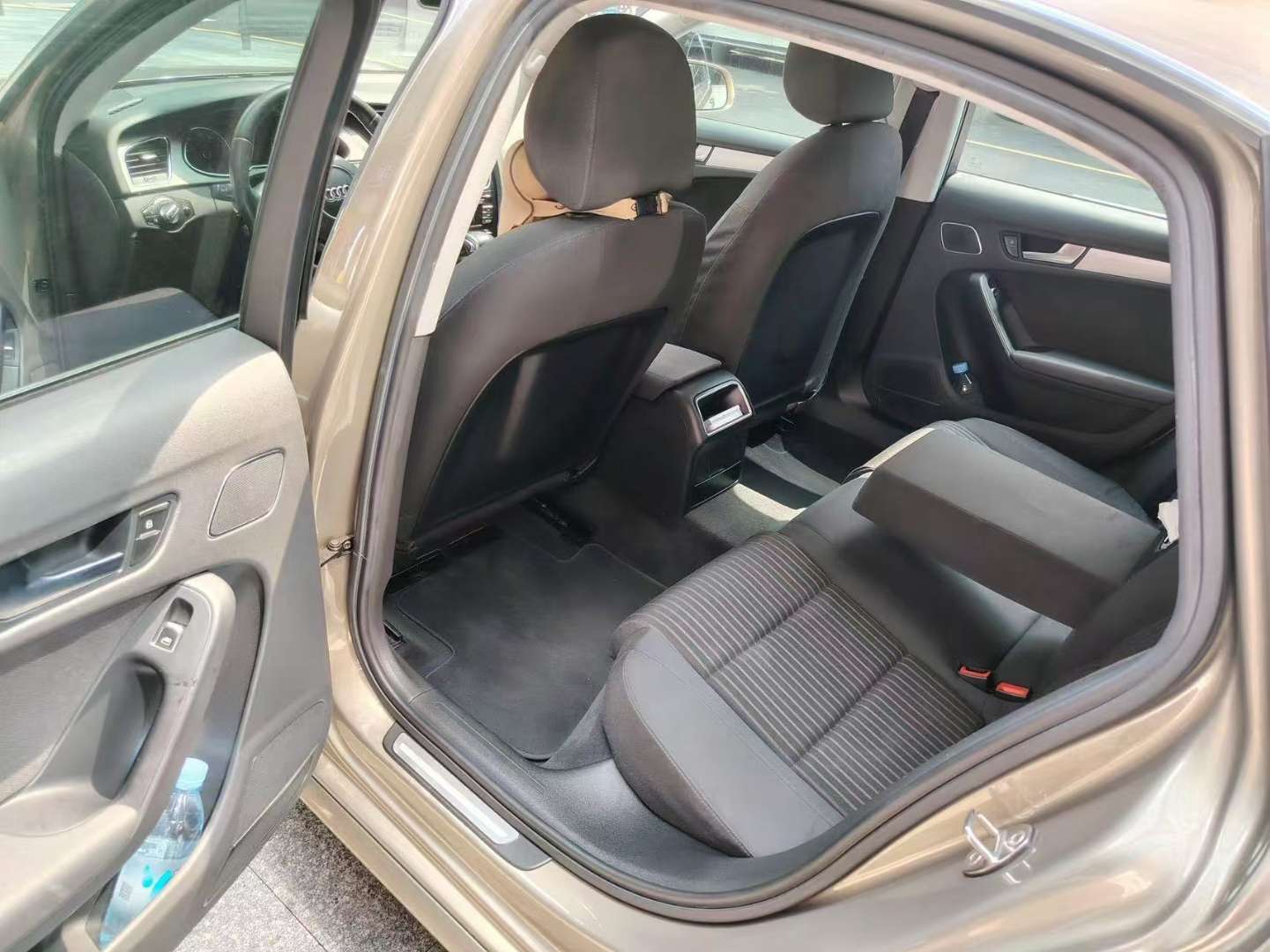 Audi A4L 2.0T Automatic Sunroof Standard Edition 4
