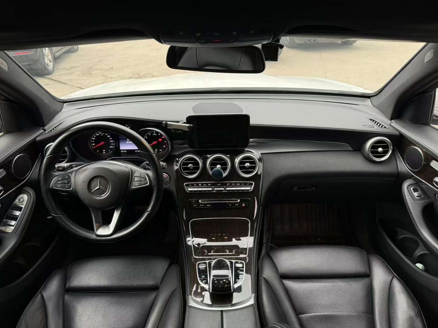 Mercedes-Benz GLC 2016 2.0T AWD Luxury Edition 5