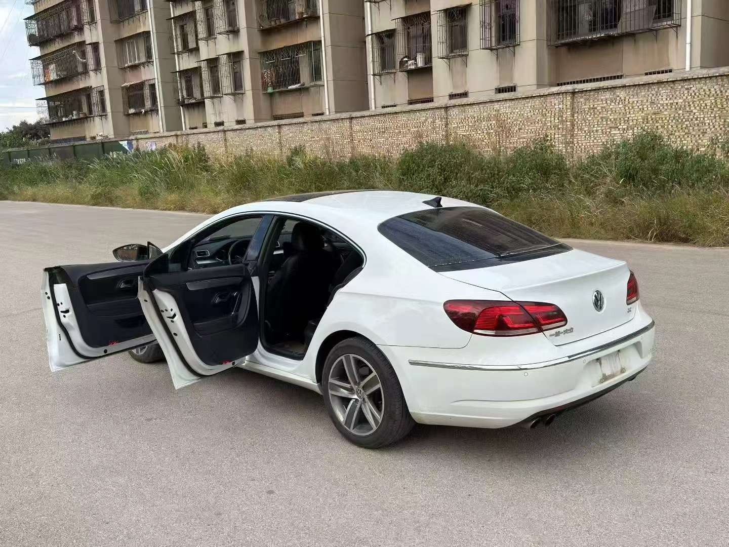 Volkswagen CC 1.8T Prestige 9