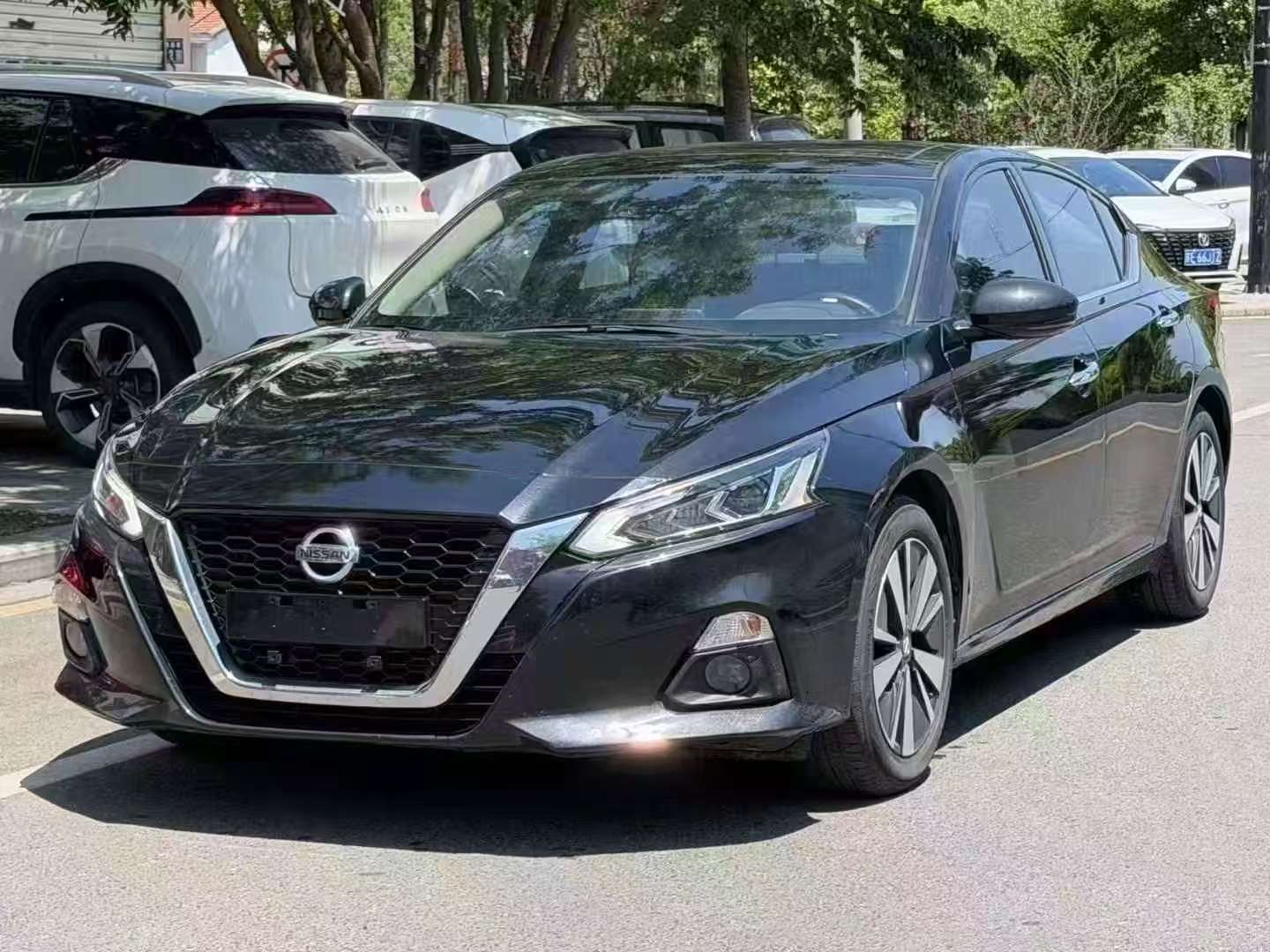 Nissan Altima 2.0L Automatic Sunroof Power Seats 3