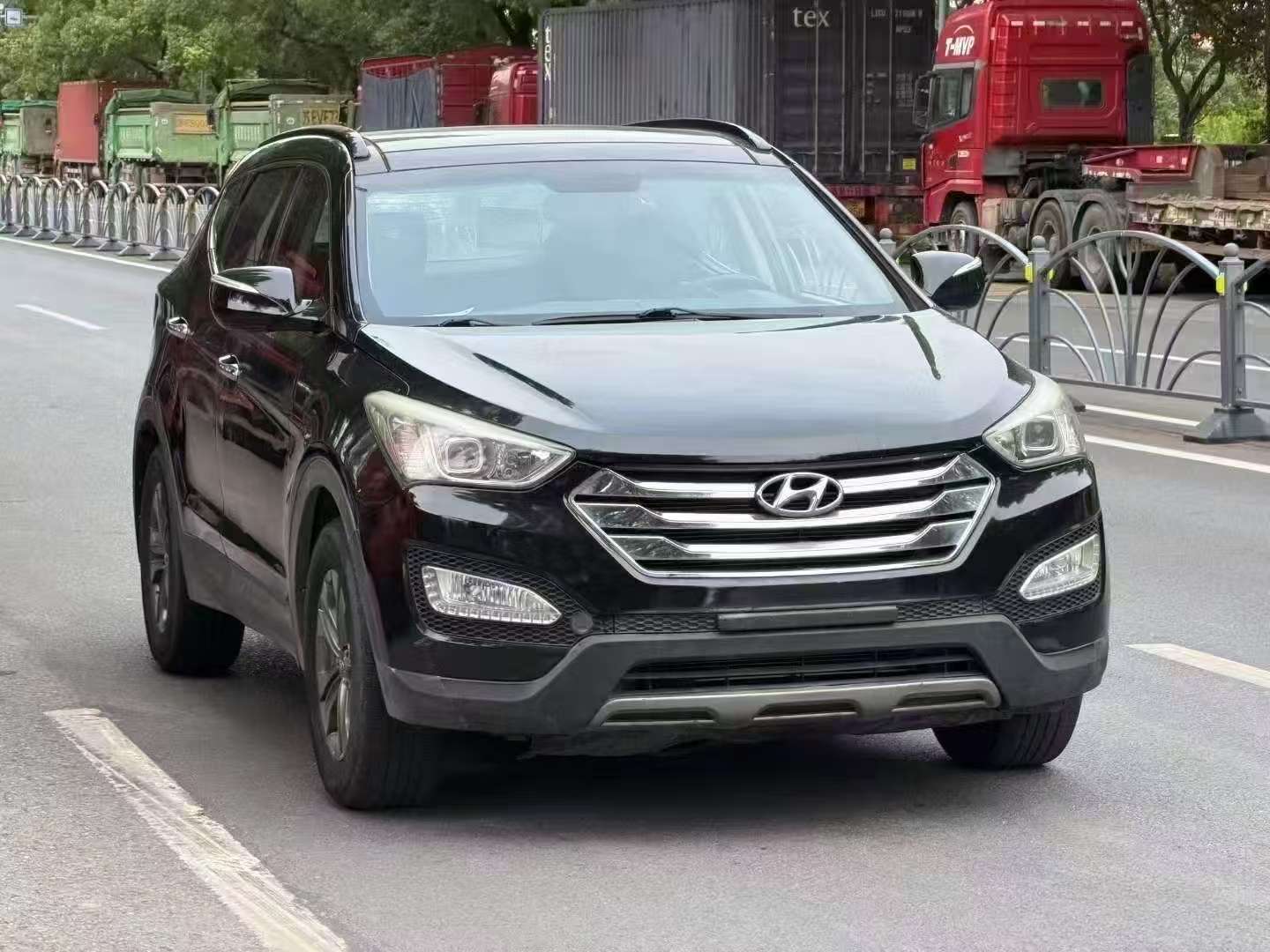Hyundai Santa Fe 2013 2.4L Automatic Sunroof AWD 2
