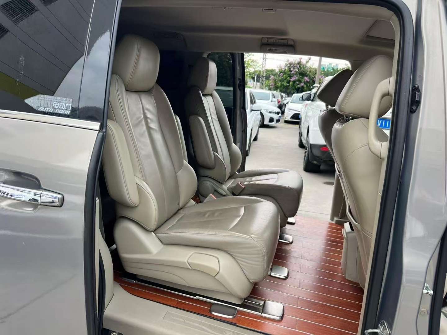 Buick GL8 2.0T Luxury 6