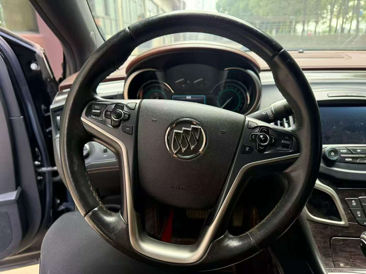 Buick LaCrosse 2.0T Automatic Sunroof 6