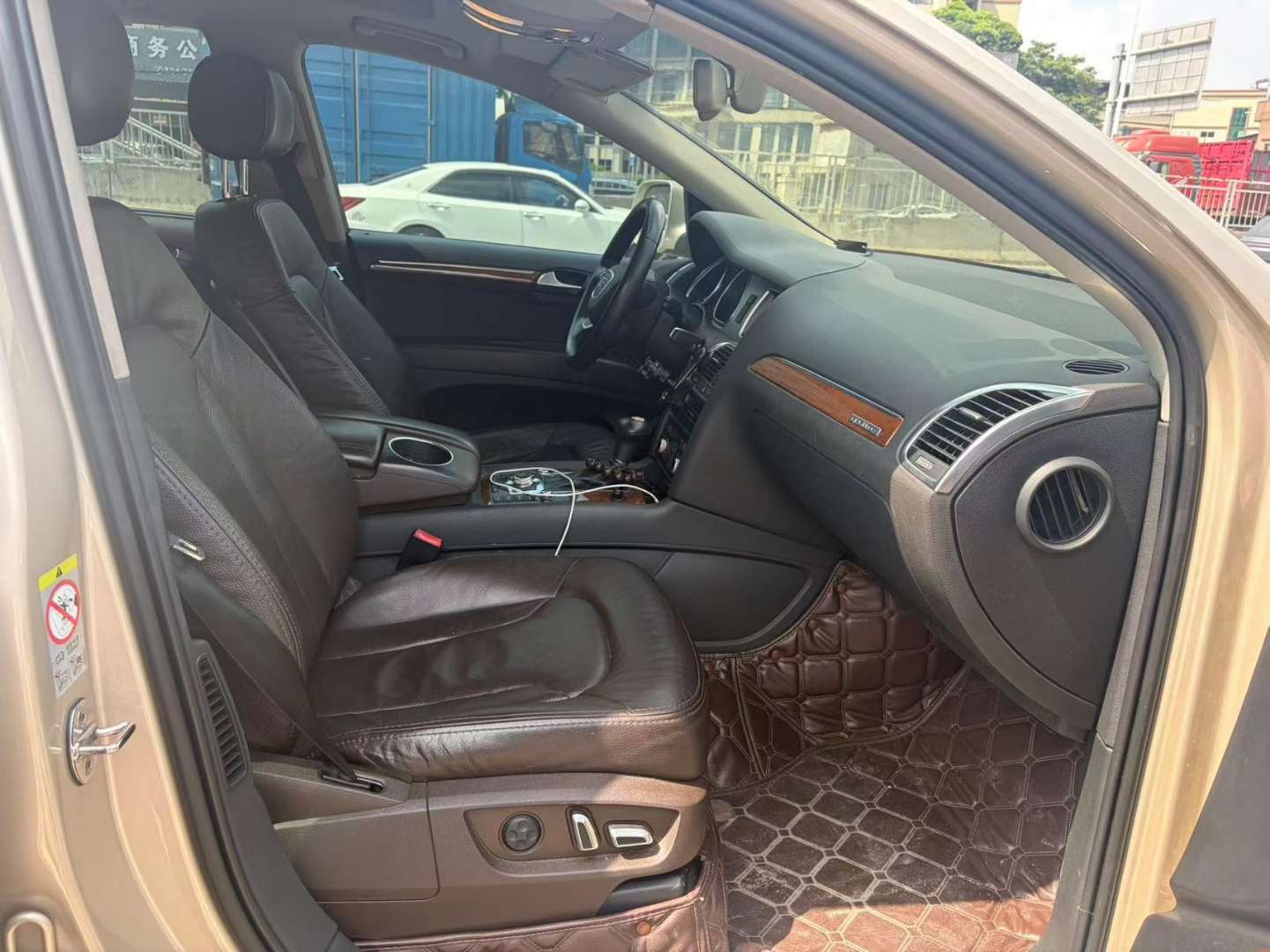 Audi Q7 6