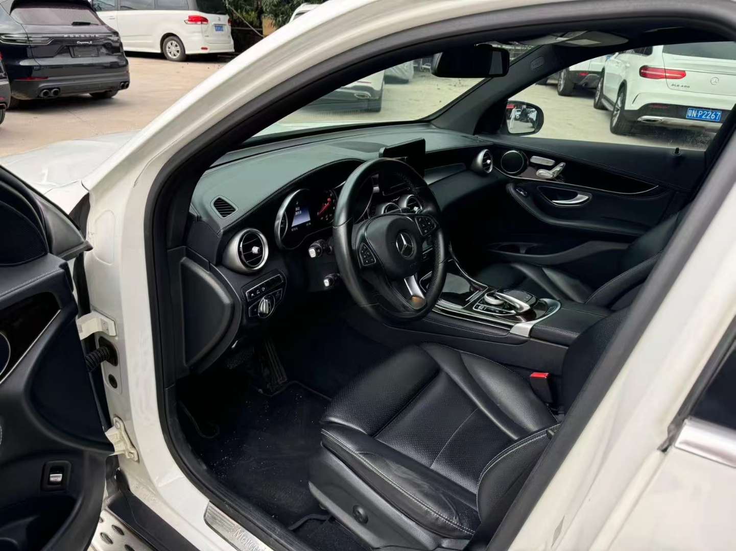 Mercedes-Benz GLC 2016 2.0T AWD Luxury Edition 6