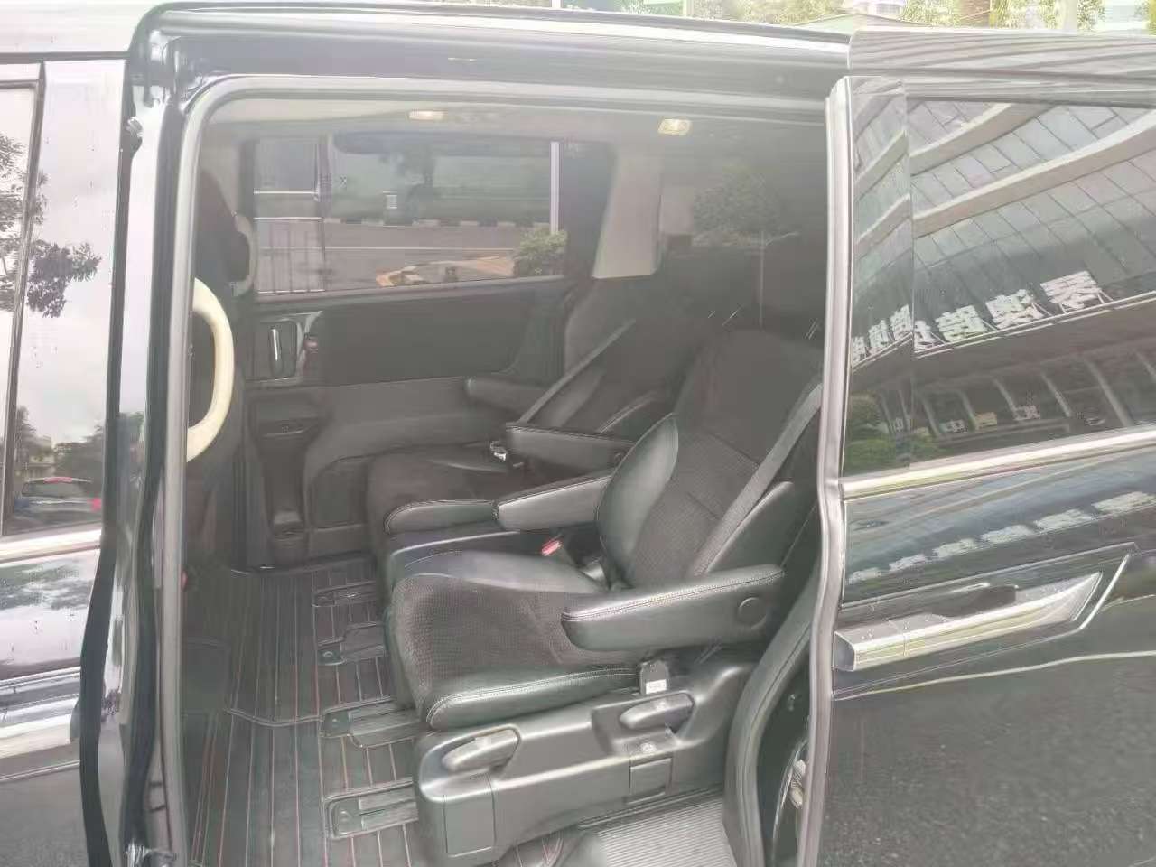Honda Elysion 2.4L Classic Edition 3