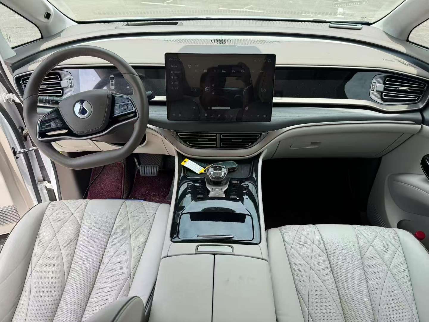 Denza D9 1.5T AWD Flagship Top Trim 7