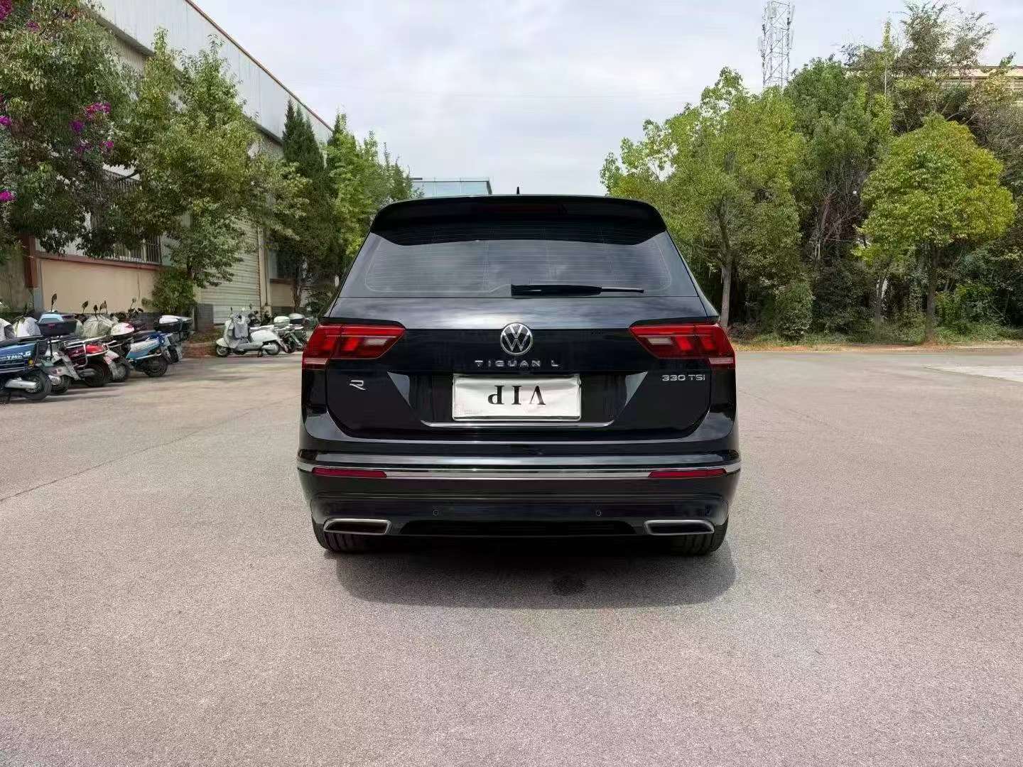 Volkswagen Tiguan L 330 FWD R-Line Pro 8
