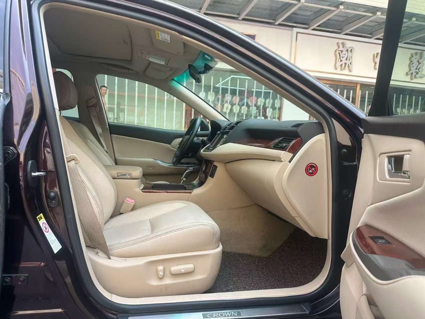 Toyota Crown 2.5L Royal Leather Edition 6