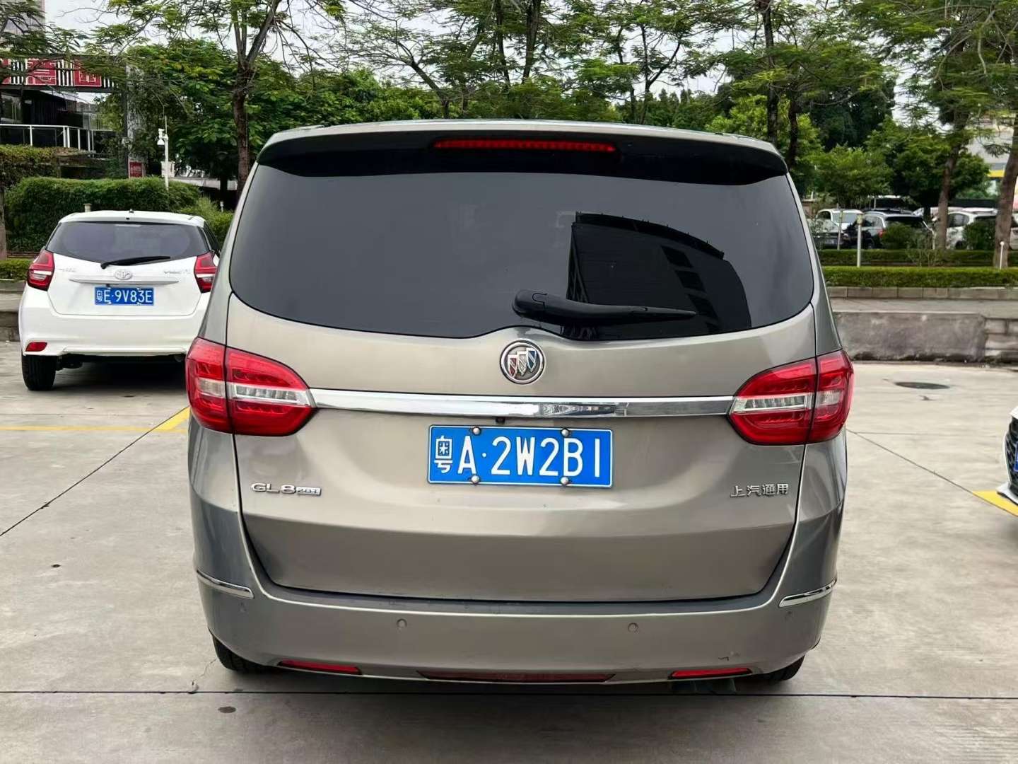 Buick GL8 2.0T Luxury 3