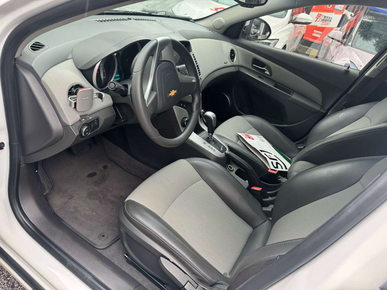 Chevrolet Cruze 2013 1.8L Automatic Sunroof 4