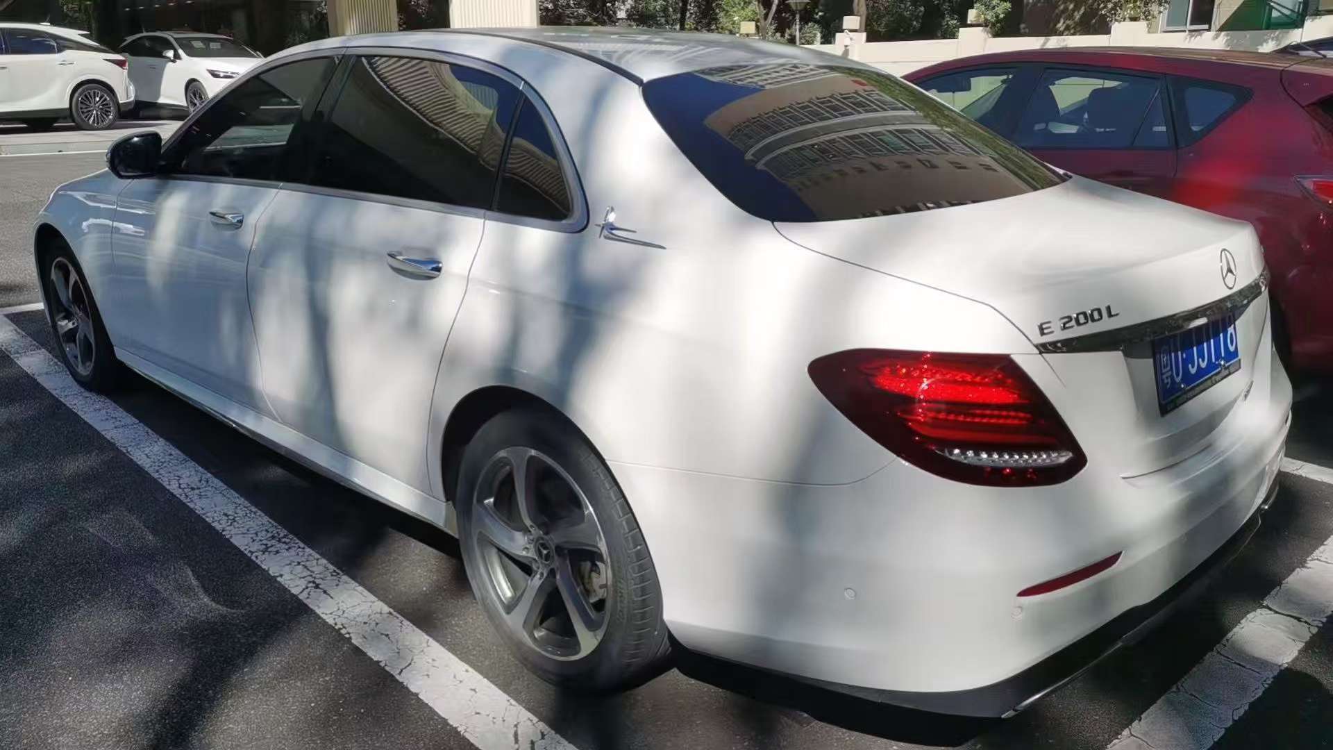 Mercedes-Benz E-Class E200L AWD Sport 2