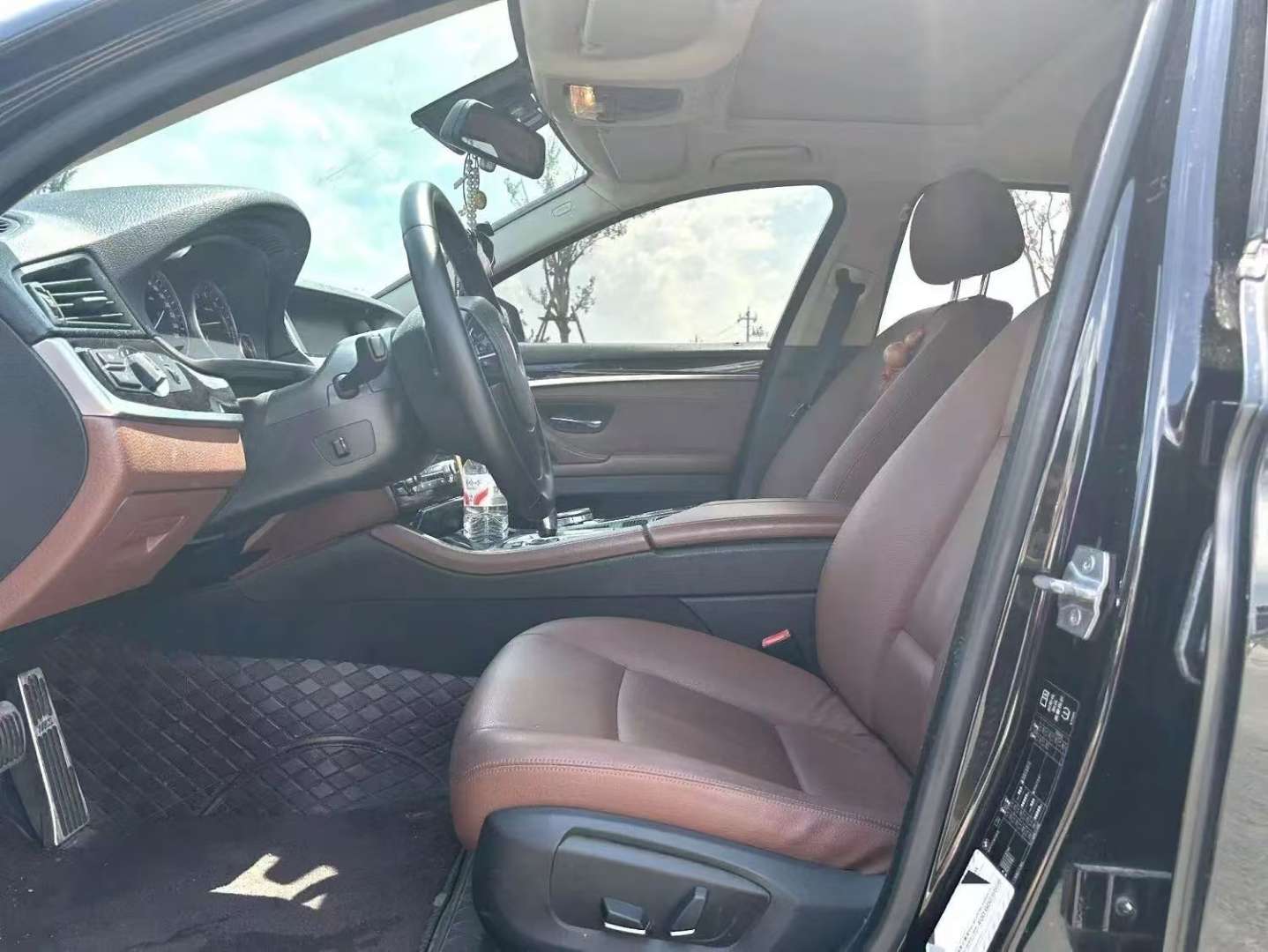 BMW 5 Series 525Li 2.0T Leading 7
