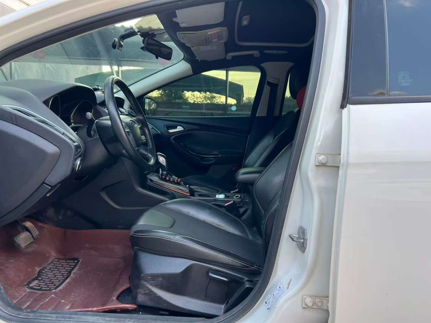 Ford Focus 1.6L Automatic Sunroof 5