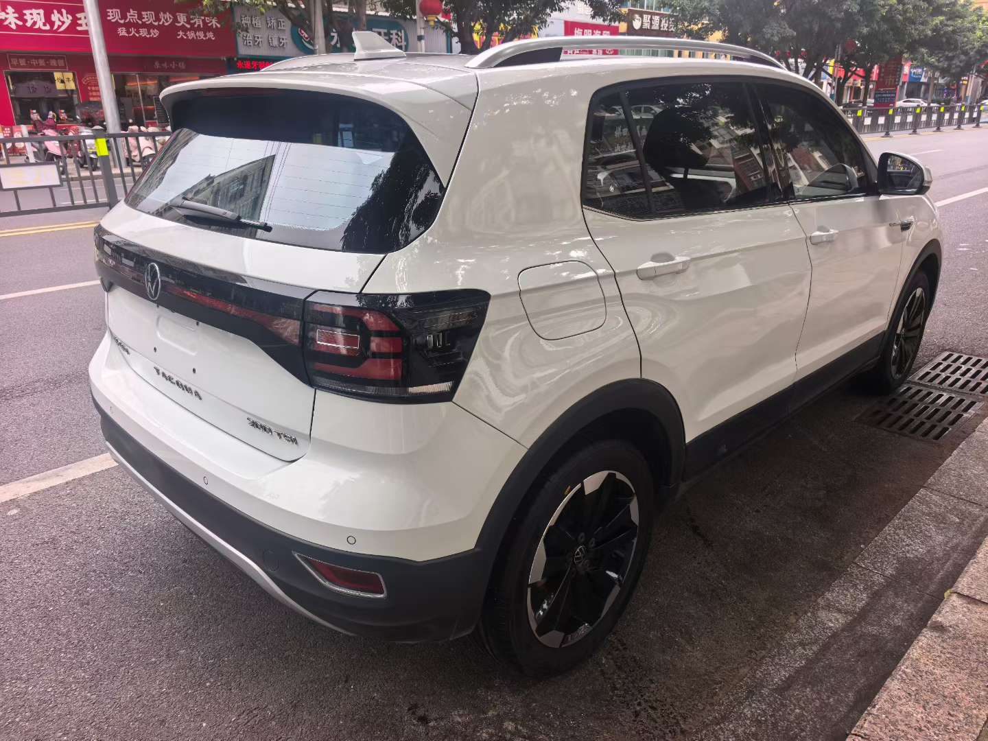Volkswagen T-Roc Automatic Panoramic Sunroof High Trim 6