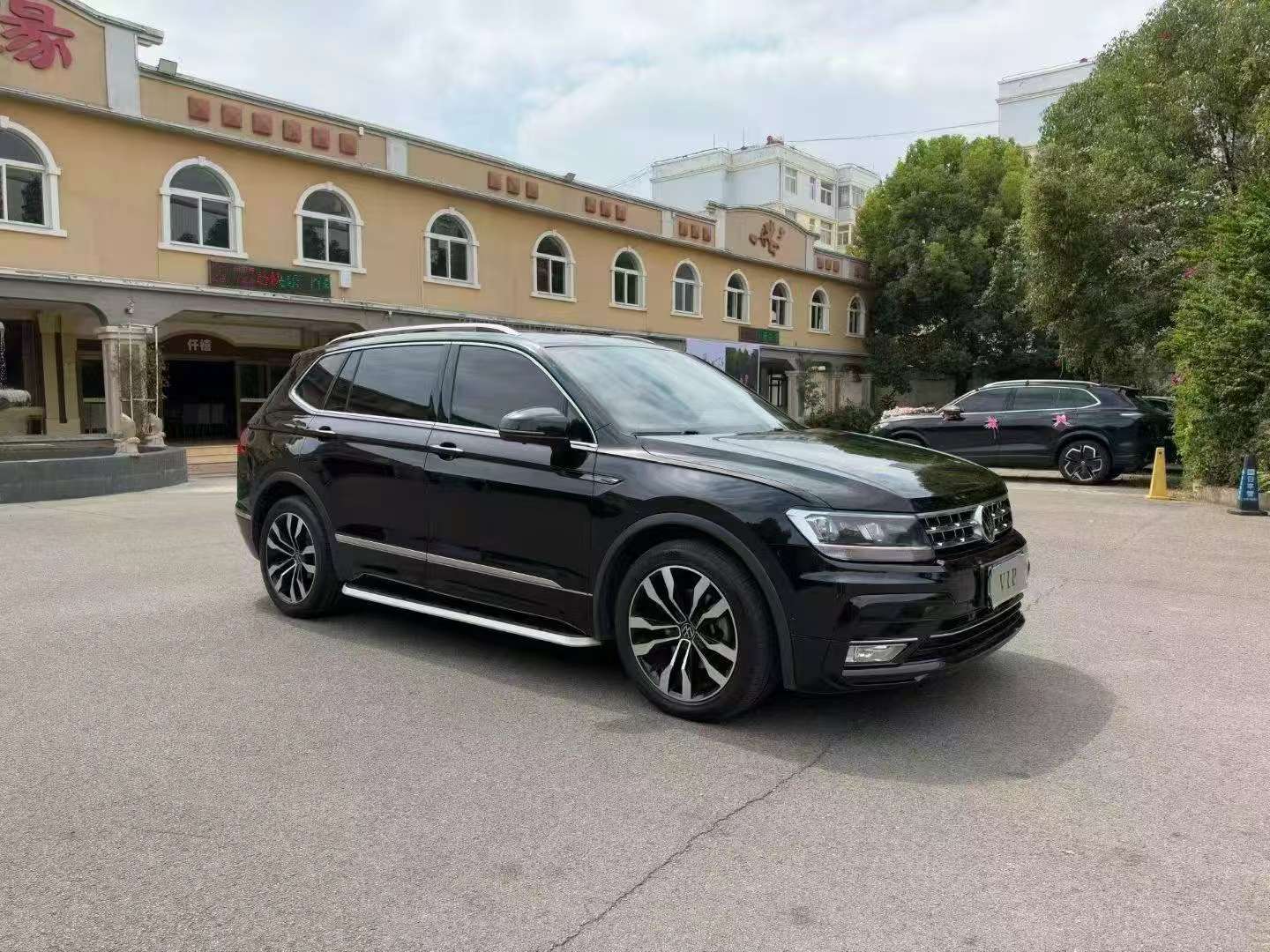 Volkswagen Tiguan L 330 FWD R-Line Pro