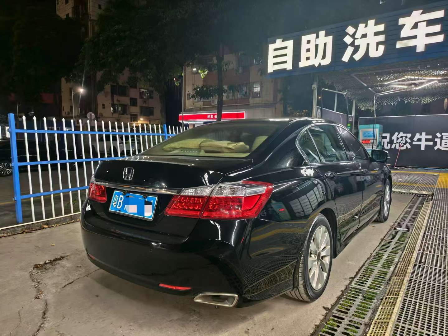 Honda Accord 2.4L EX Luxury 3