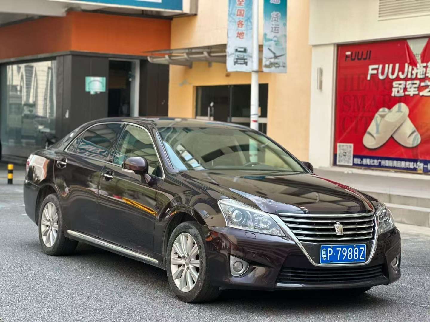 Toyota Crown 2.5L Royal Leather Edition 2