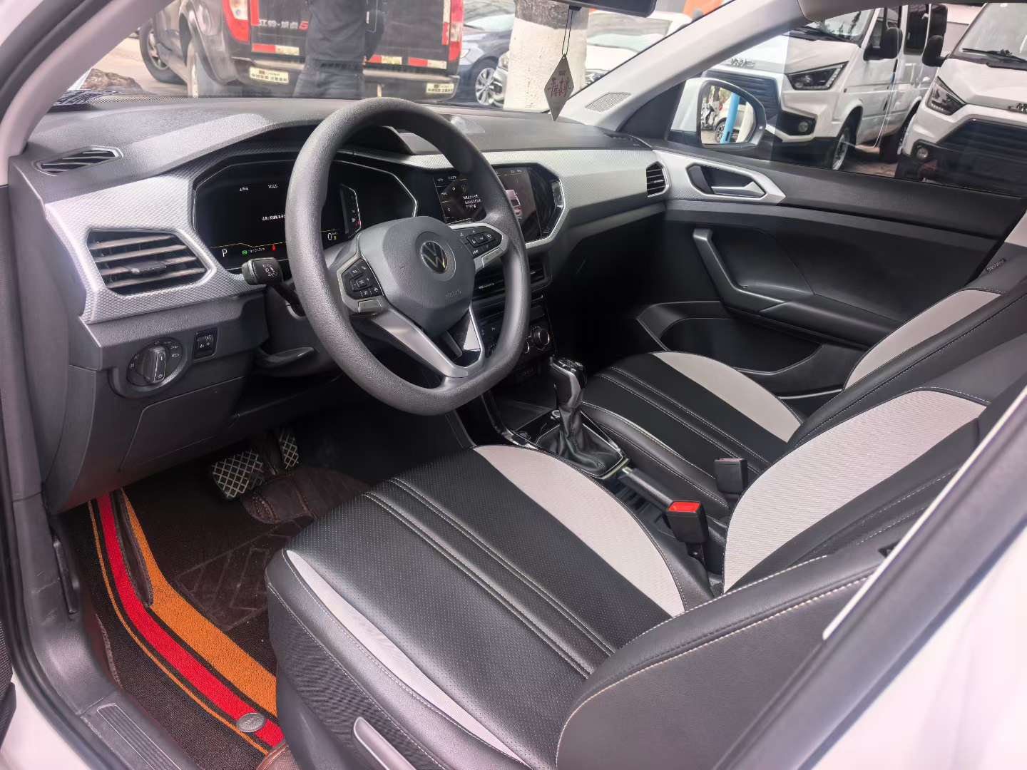 Volkswagen T-Roc Automatic Panoramic Sunroof High Trim 7
