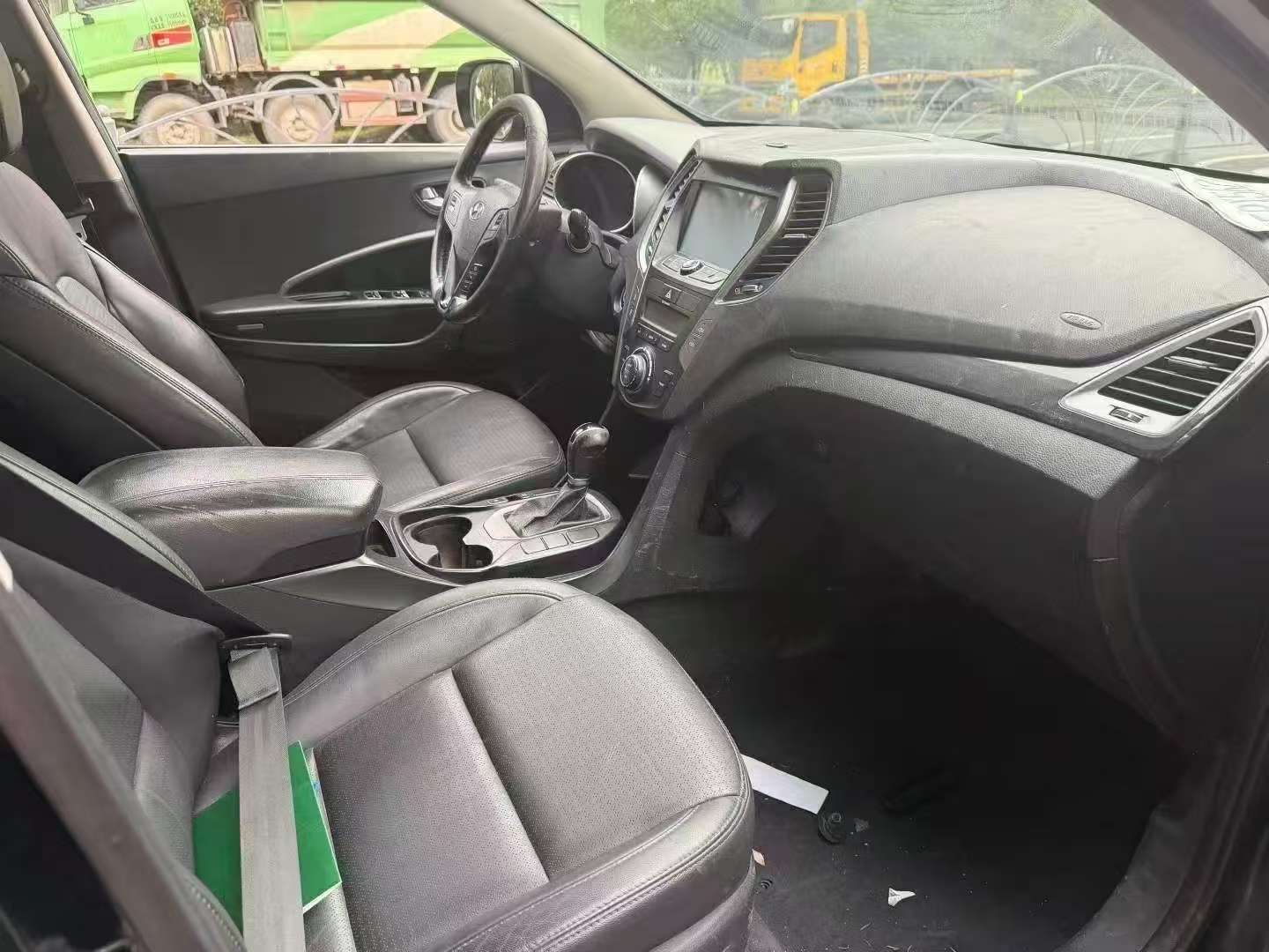 Hyundai Santa Fe 2013 2.4L Automatic Sunroof AWD 9