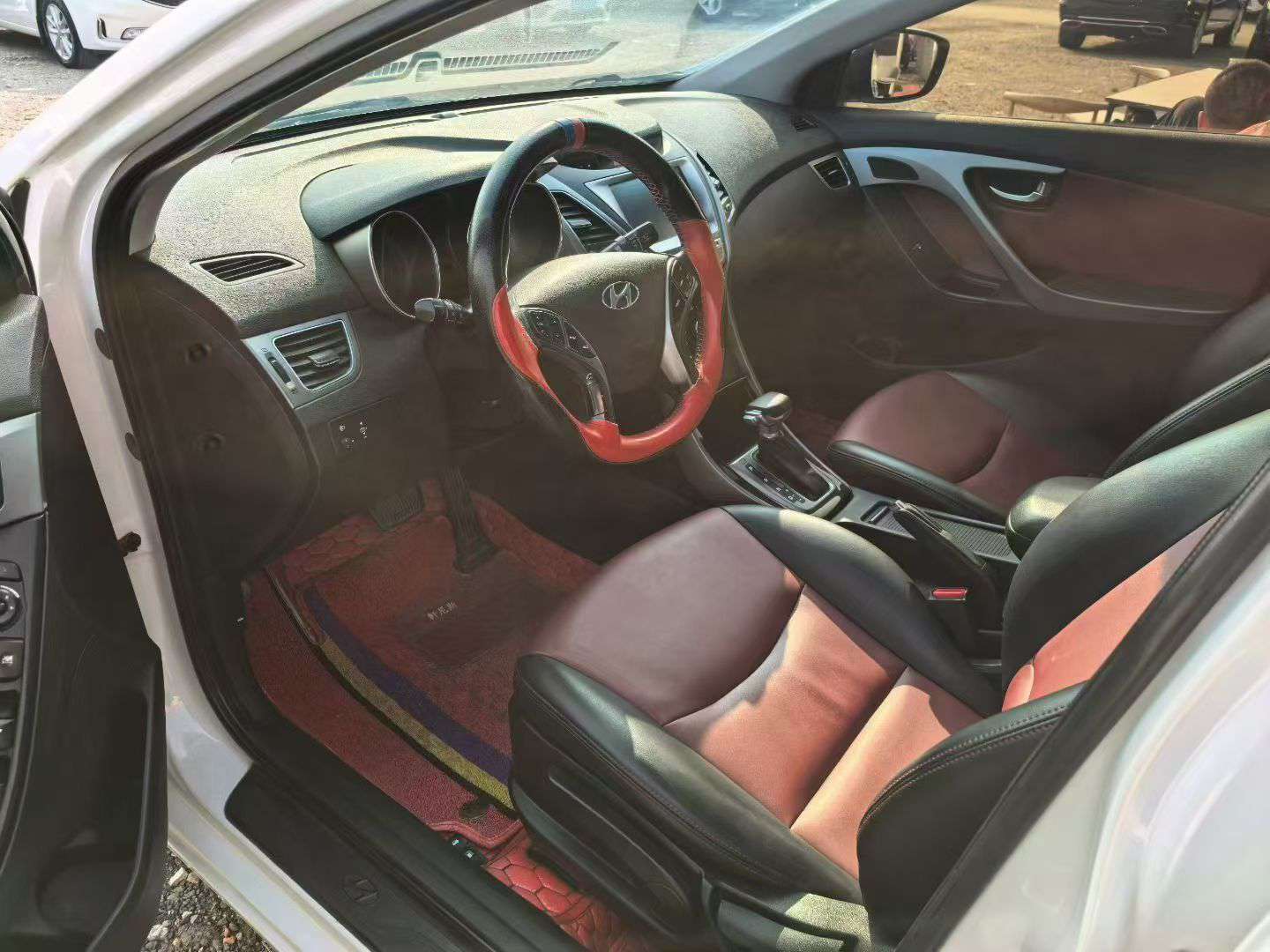 Hyundai Elantra 2