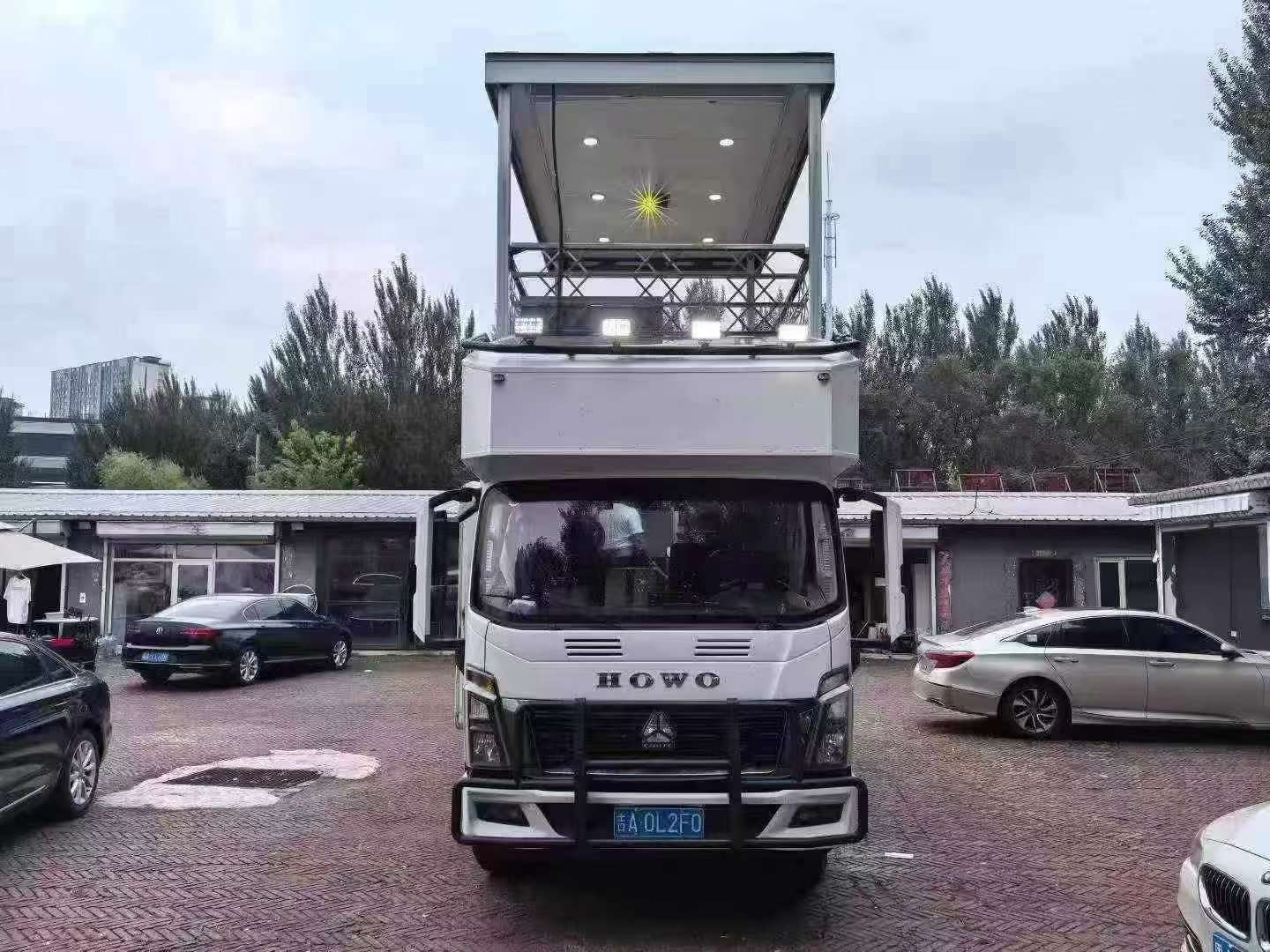 HOWO Large RV 2023 3.0L Diesel Automatic 8-Speed Transmission with Expansion