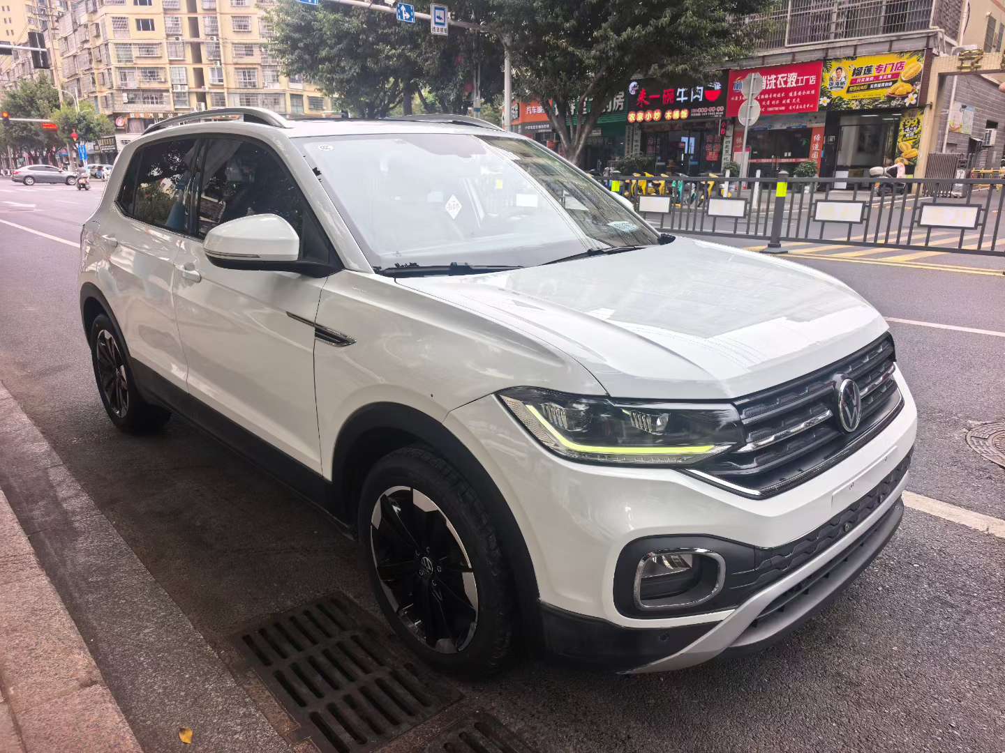 Volkswagen T-Roc Automatic Panoramic Sunroof High Trim 2