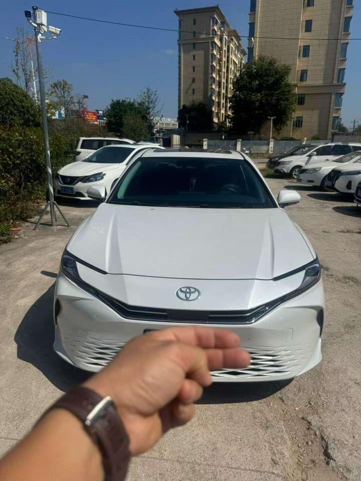 Toyota Camry 2.0 Luxury Edition 5