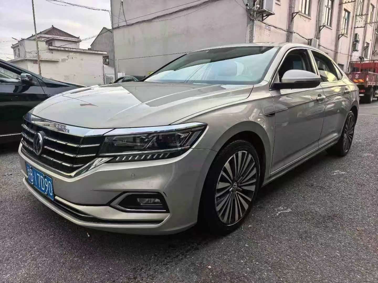 Volkswagen Passat 330 Luxury