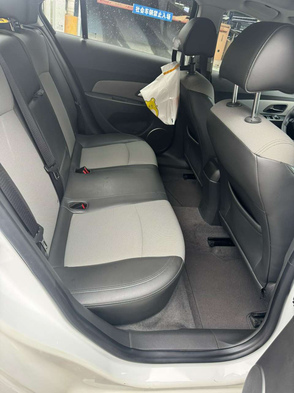 Chevrolet Cruze 2013 1.8L Automatic Sunroof 6