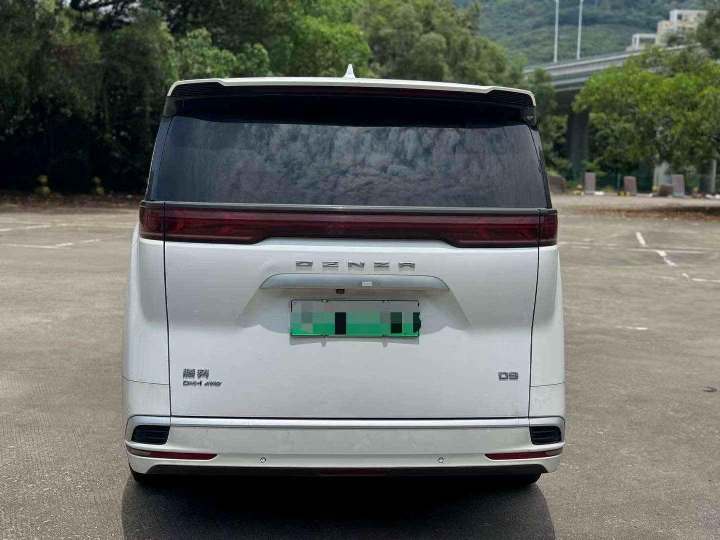 Denza D9 1.5T AWD Flagship Top Trim 3