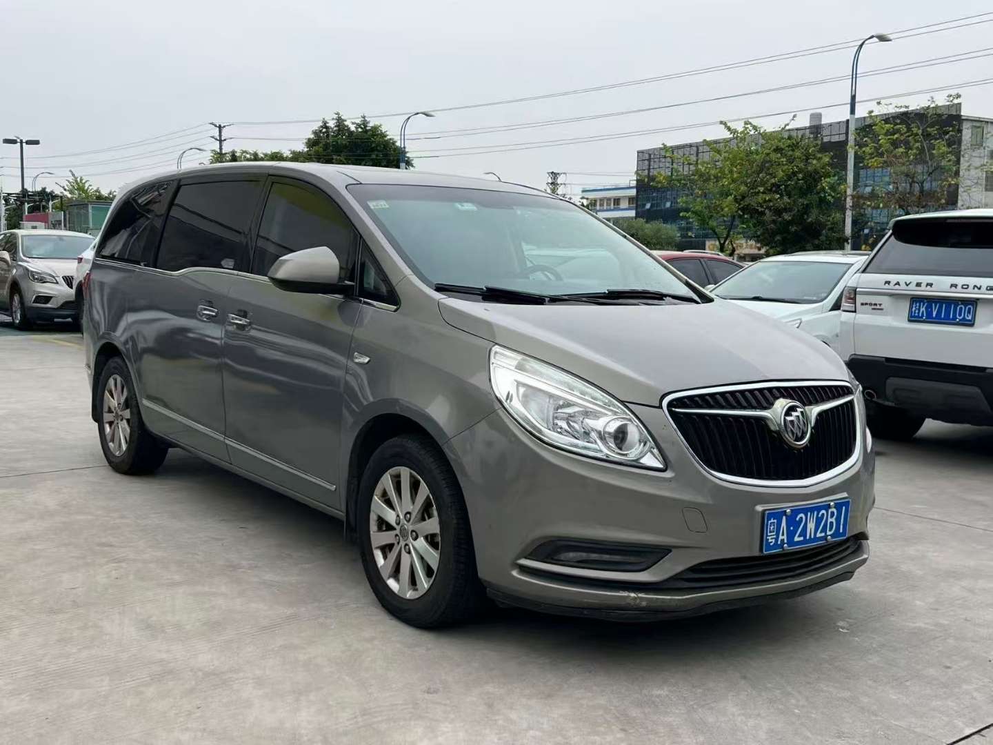 Buick GL8 2.0T Luxury 2