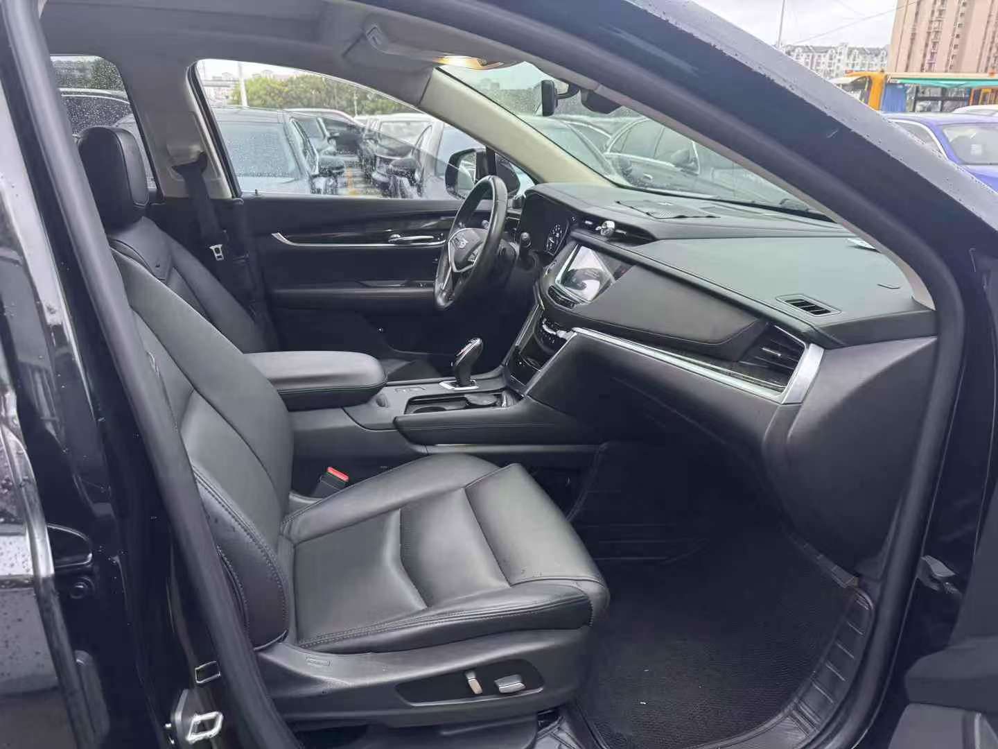 Cadillac XT5 25T FWD Luxury 8