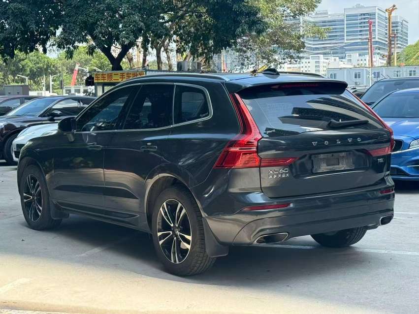 Volvo XC60 4