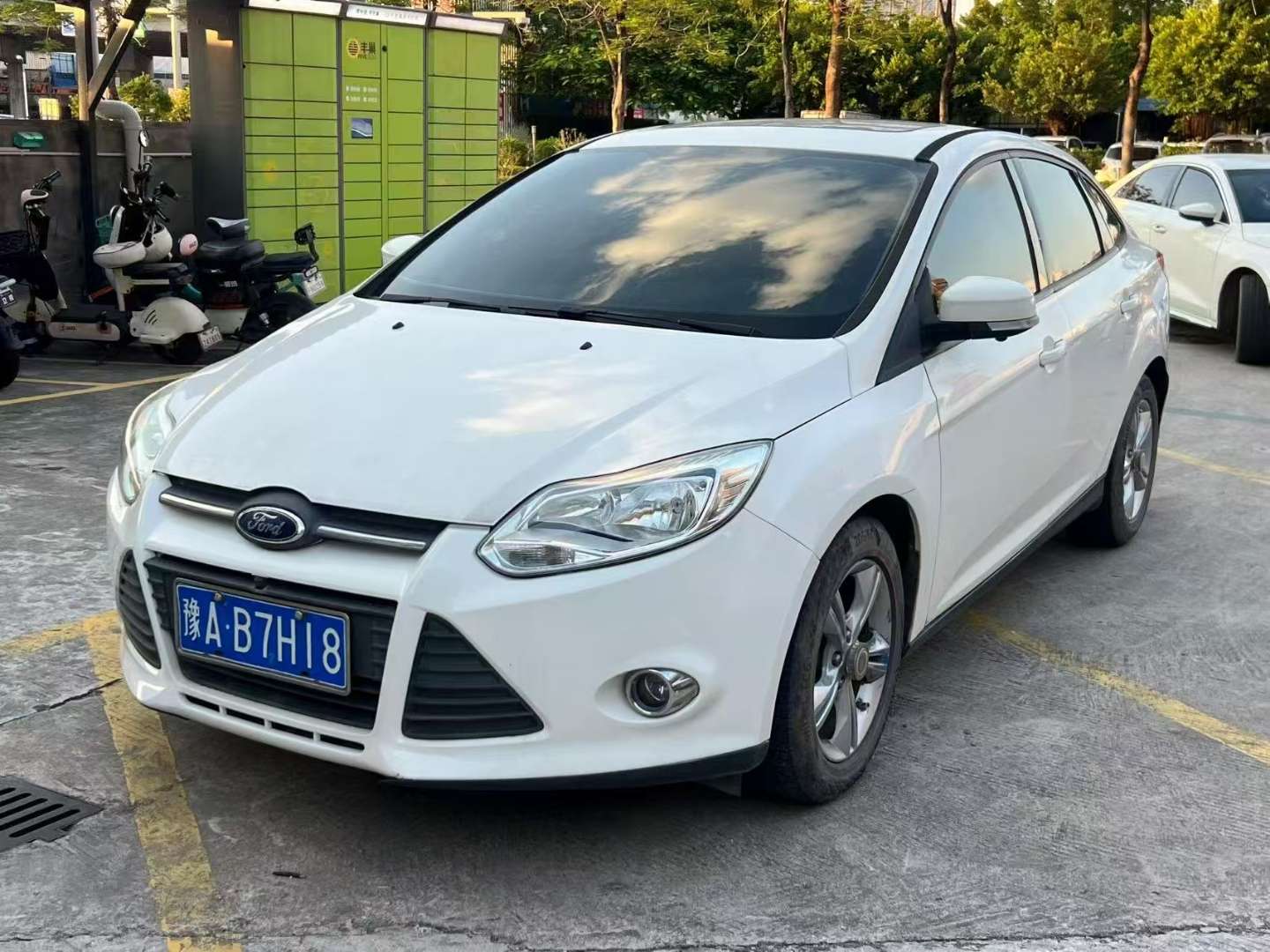 Ford Focus 1.6L Automatic Sunroof 2