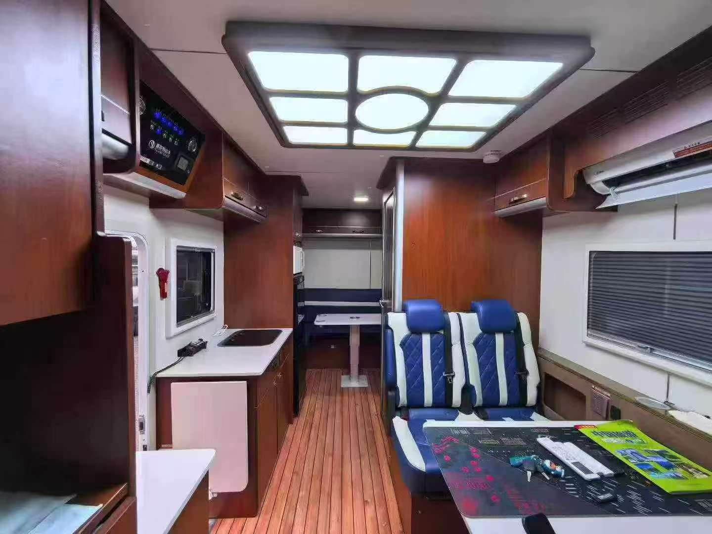 HOWO Large RV 2023 3.0L Diesel Automatic 8-Speed Transmission with Expansion 4