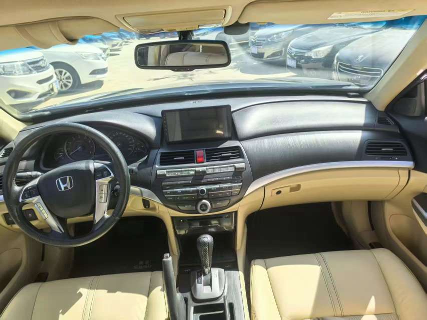 Honda Crosstour 2.4 Automatic High Trim 8