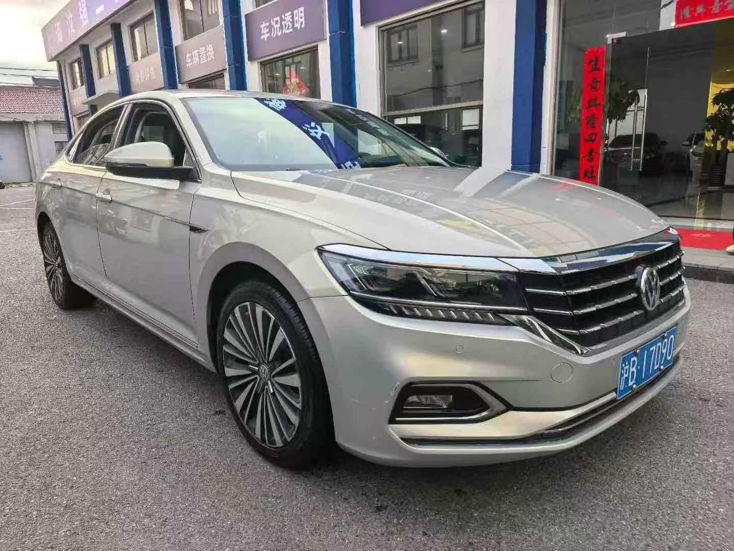 Volkswagen Passat 330 Luxury 3