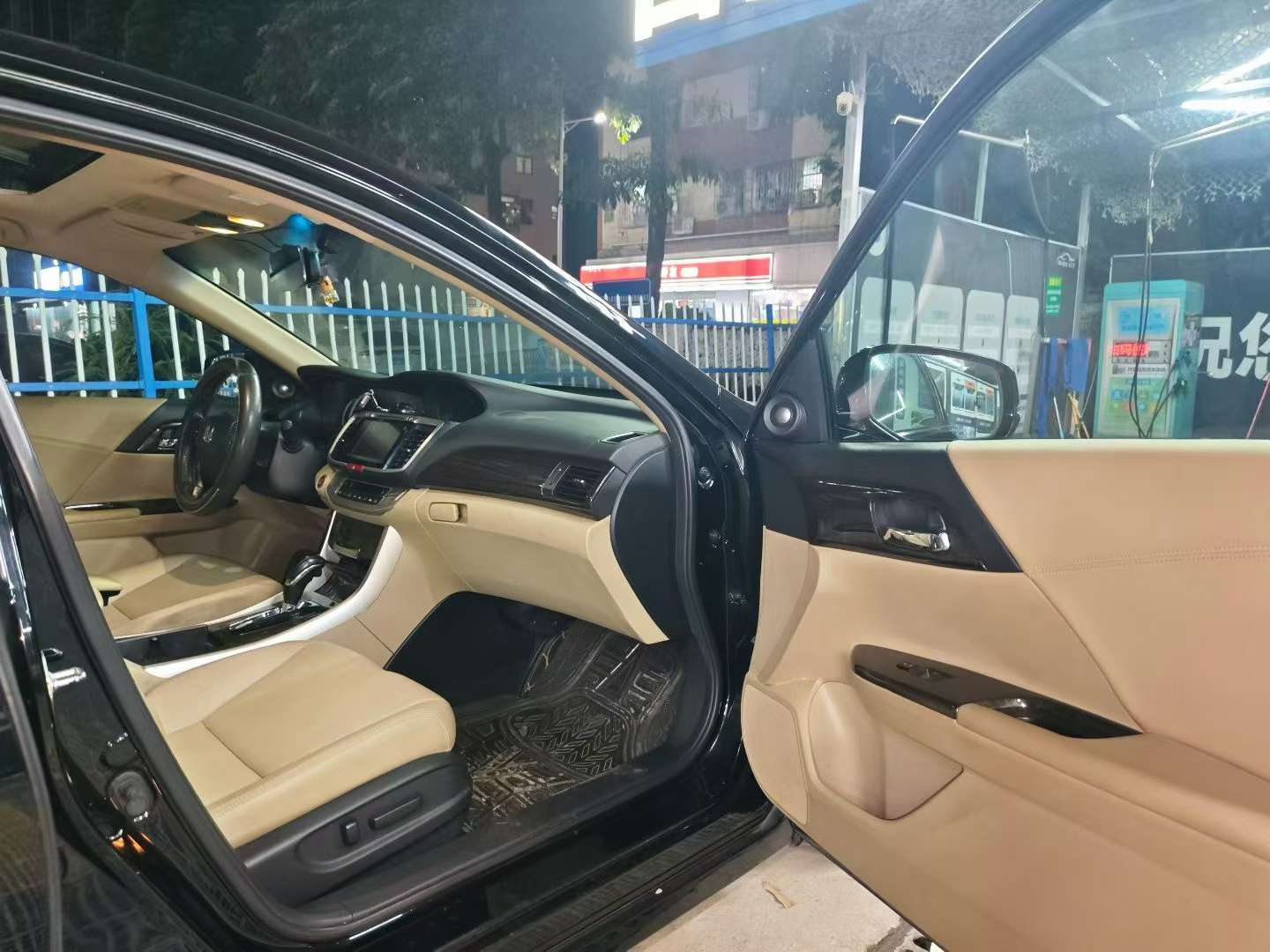 Honda Accord 2.4L EX Luxury 6