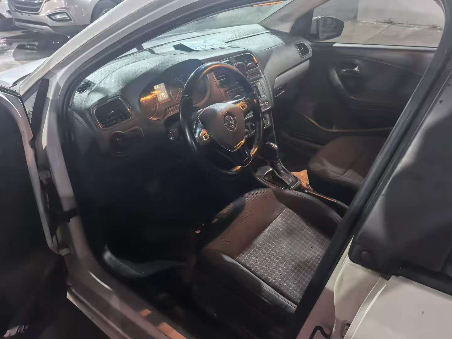 Volkswagen Polo Automatic Sunroof 1.6 7