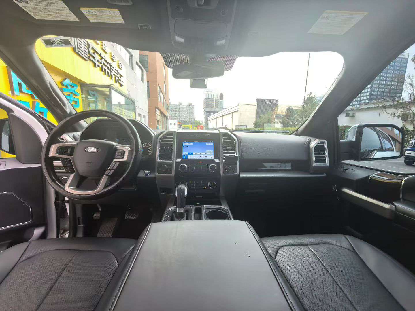 Ford F150 Platinum Edition 4