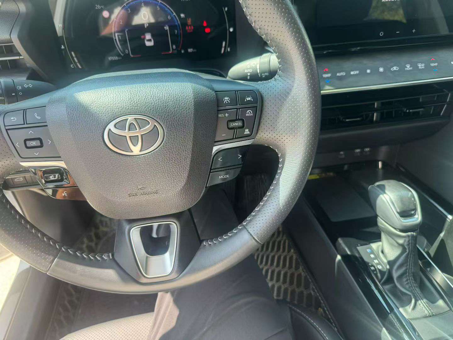 Toyota Camry 2.0 Luxury Edition 3