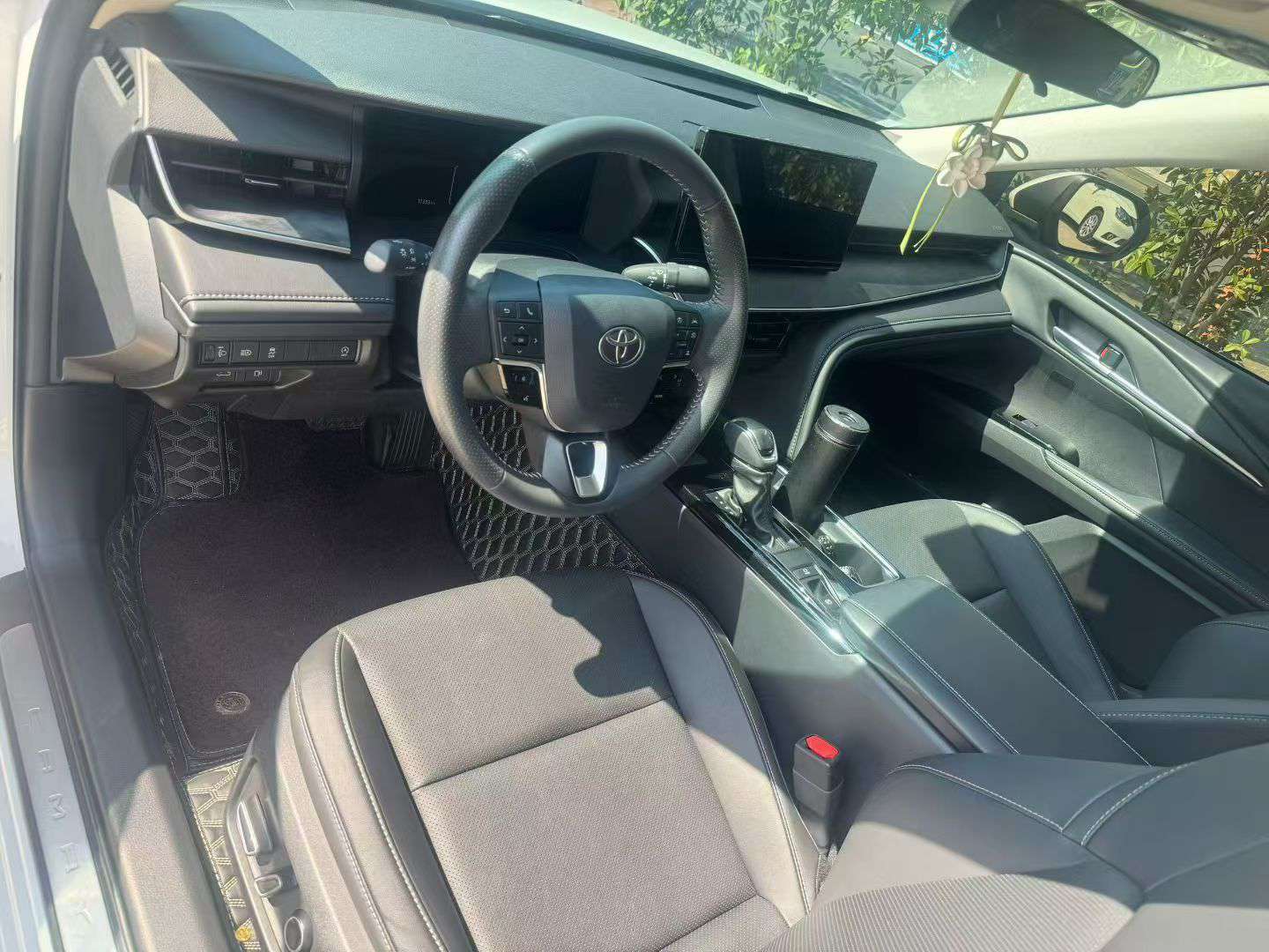 Toyota Camry 2.0 Luxury Edition 4