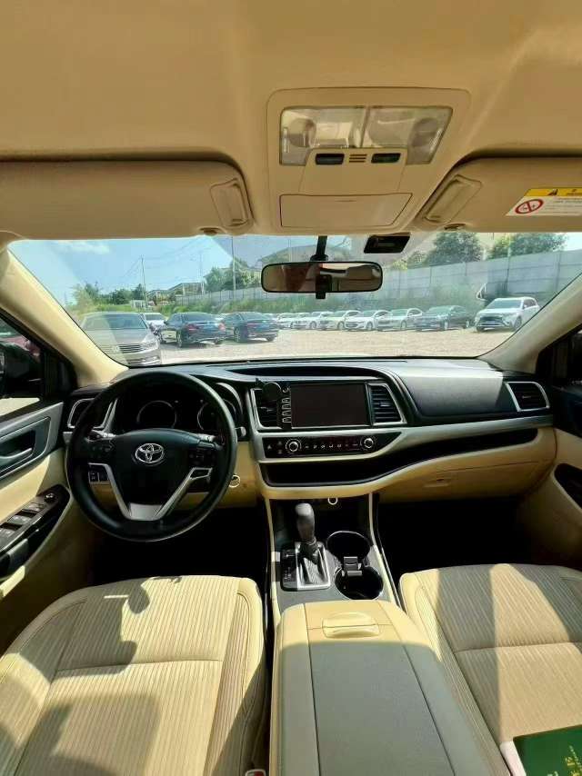 Toyota Highlander 4WD 7-Seat Version 9