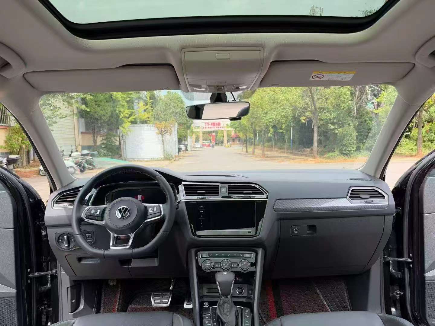 Volkswagen Tiguan L 330 FWD R-Line Pro 5