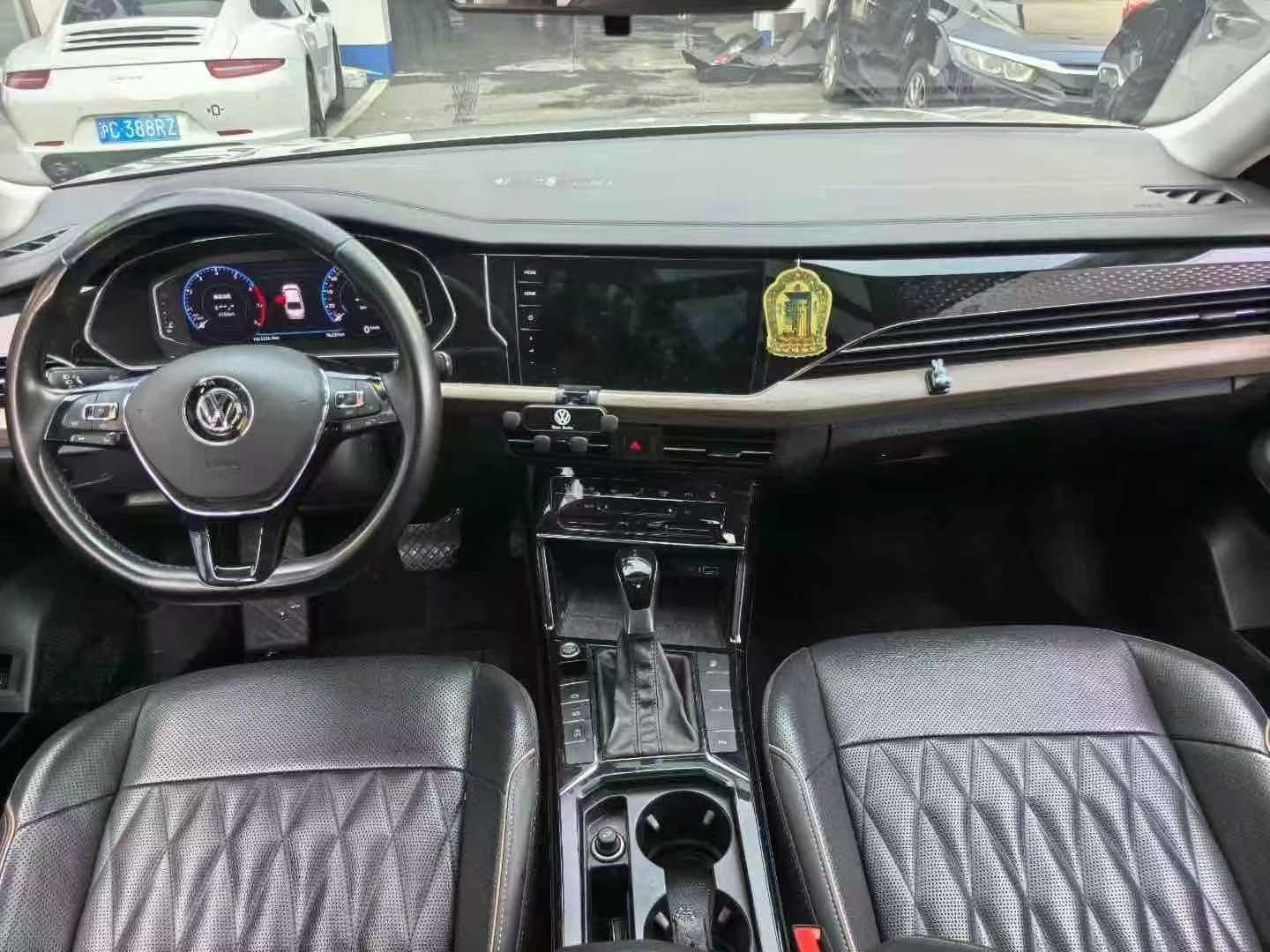 Volkswagen Passat 330 Luxury 9