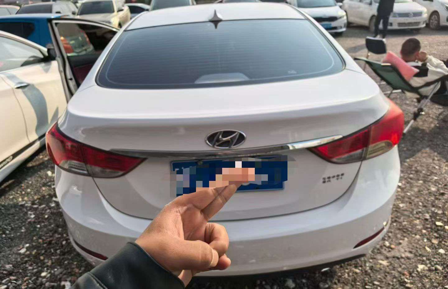 Hyundai Elantra 4